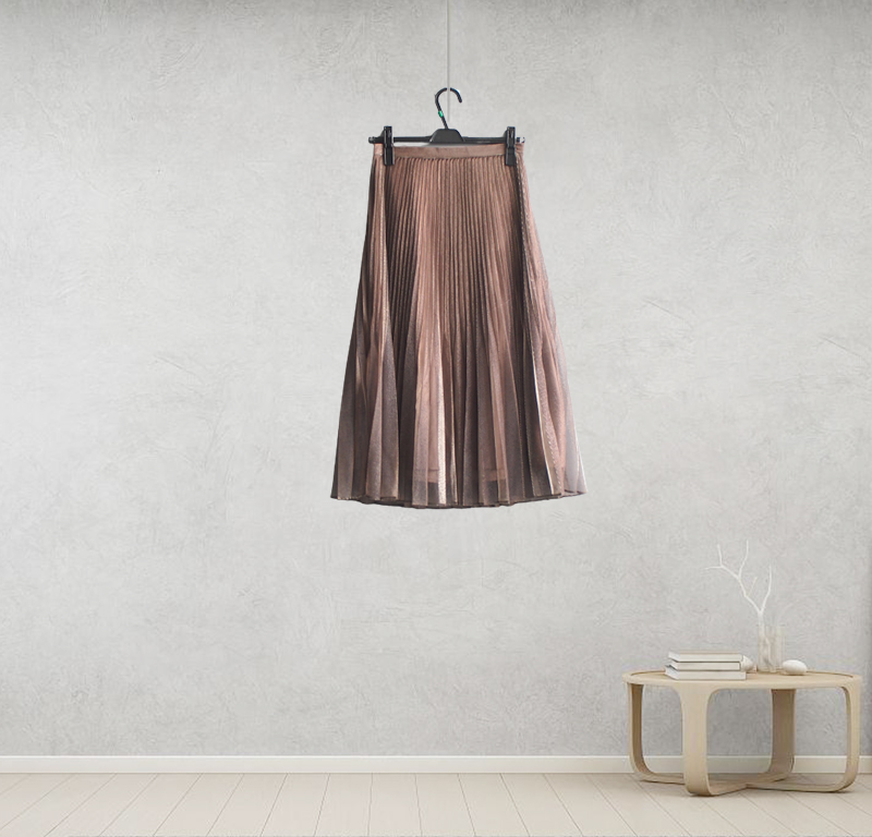 Pleated skirt with flash